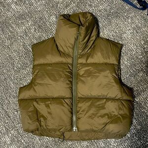 Forest Green Fuinloth puff vest